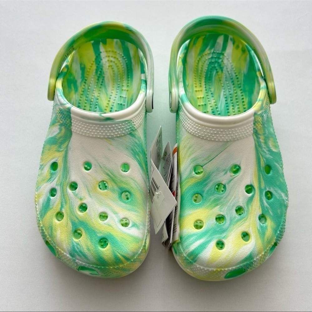 (NWT) Crocs Classic Unisex Adult Marbled Clog, Size: Women’s 8, Men’s 6